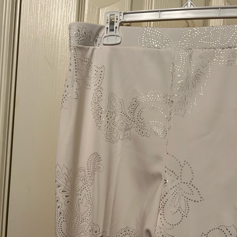 Susan Graver Lk fusion Cream bootcut metallic laser design  Pants - Picture 6 of 14